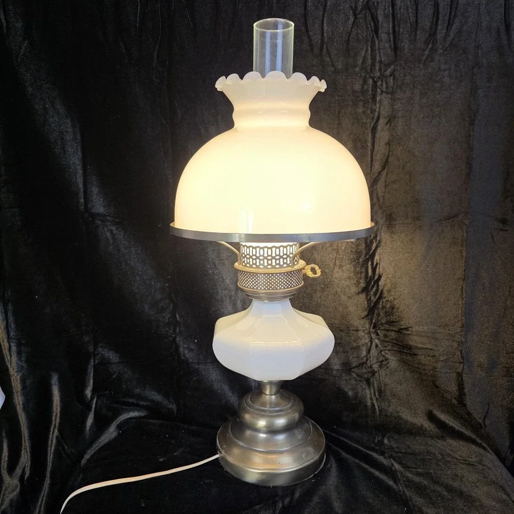 VTG Classic Milk Glass Gone With The Wind Hurricane Parlor‎ Lamp 20